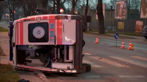 Prokuratura bada wypadek karetki w Łodzi. "BMW zajechało drogę i uciekło"