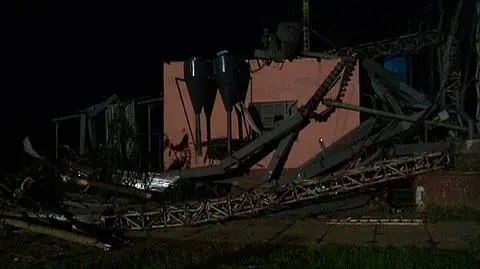 "Zobacz jaka dziwna chmura biała idzie na dół"