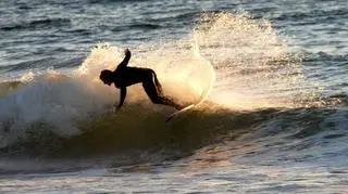 Surferzy wzajemnie oskarżają się o kradzież fali morskiej i doprowadzenie do zderzenia 