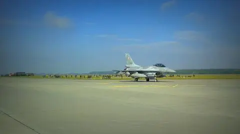Uszkodzony pas lotniska na Krzesinach. F-16 uziemione