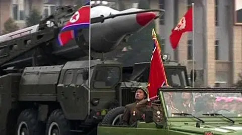 Sikorski wzywa Koreę Północną do zaprzestania prowokacji. "Wystarczy iskra"