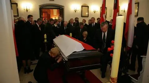Rodzina i przyjaciele z prezydentem w kaplicy