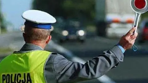 Nie zatrzymał się do kontroli, chciał przejechać policjanta