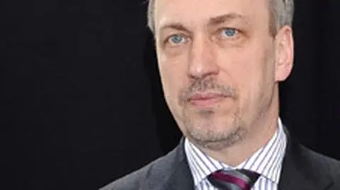 Zdrojewski w szpitalu. Założą mu gorset