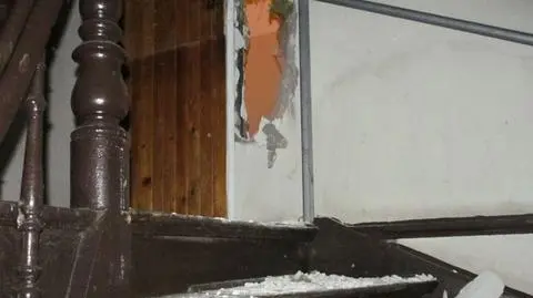 Mężczyzna wykuł dziurę w ścianie, by dostać się do środka