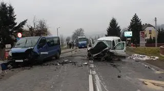 Zderzenia busa z samochodem osobowym