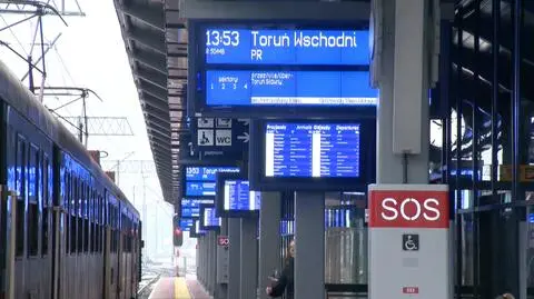 Wyświetlacze na peronach stoją nawet co 25 metrów