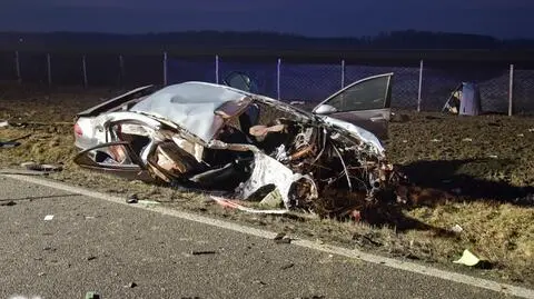 Silnik wyleciał spod maski samochodu