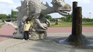 Smok-strażnik stanął w Ślesinie w 2008r