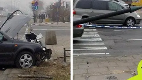Pościg w stolicy. Auto na słupie