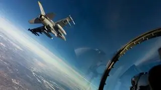 F-16 się rozbił, piloci się uratowali