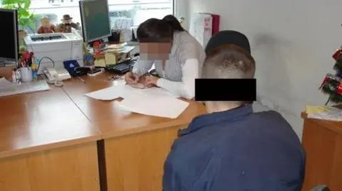 Ukradł kamerę... pod okiem monitoringu