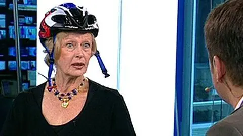 Dlaczego Tyszkiewicz 
 ma kask na głowie?