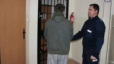 Pijany kierowca rzucił się na policjantów z maczetą
