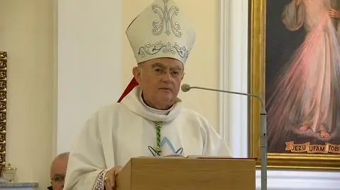 Arcybiskup na kursie kolizyjnym z papieżem