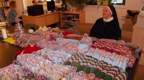 Czapki siostry Cecylii dla dzieci z Afganistanu