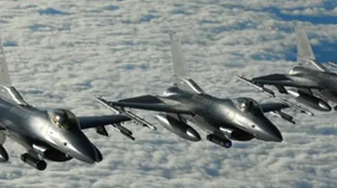 Dwa F-16 zderzyły się i wpadły do morza