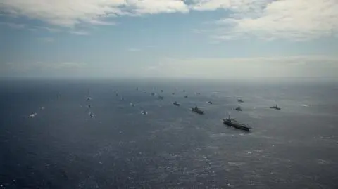 Zdjęcia okrętów biorących udział w RIMPAC 2016. Formacja 40 okrętów
