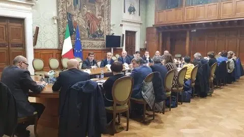 Porozumienie we Włoszech, w Polsce strajk nauczycieli