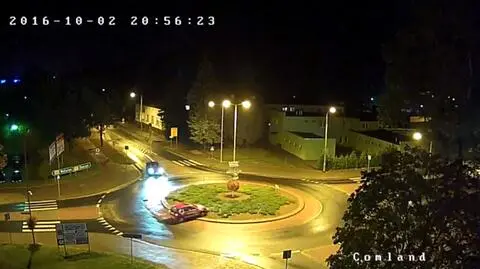 Wjechał na wysepkę ronda. Wszystko nagrała kamera