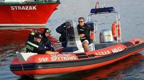 Ratownicy kontynuują poszukiwania 8 żeglarzy