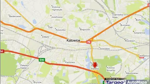 Skrzynki z piwem wysypały się na drogę. 
Utrudnienia na DK86 w Katowicach