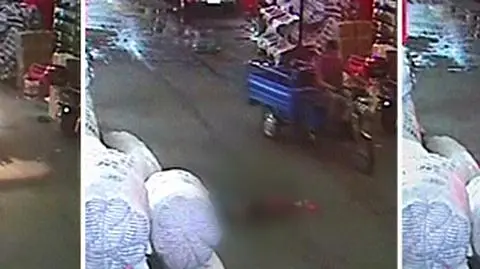 Dwulatka przejechana przez auto. 
Dopiero 19. przechodzień się zatrzymał