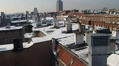 Dachy się uginają od lodu