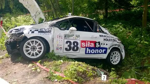 Wypadek podczas wyścigu. "Samochód wypadł z trasy"