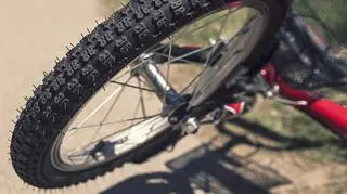 6-latek jeździł na rowerku, kiedy potrącił go samochód