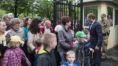 Premier przywitał dzieci i ich rodziców