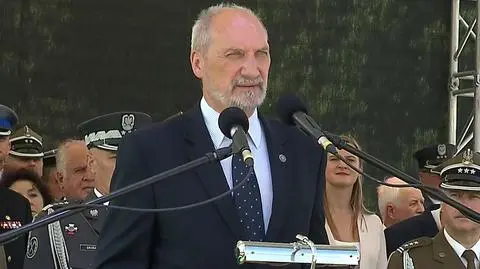 Antoni Macierewicz na promocji oficerskiej absolwentów Akademii Marynarki Wojennej