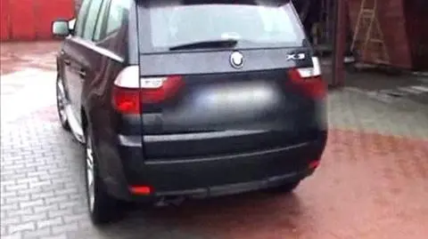 Policja w "dziupli". Auta za 1,2 mln zł