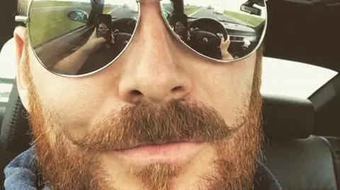 Selfie zza kierownicy. Policja mandat wyśle pocztą