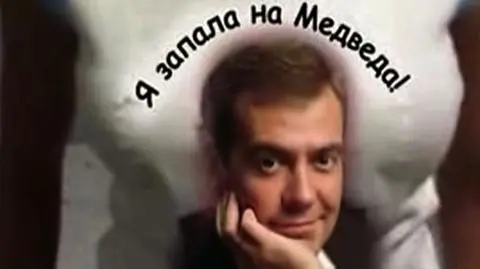Dziewczyna Obamy śpiewa dla Miedwiediewa