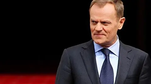Tusk gratuluje Hollande'owi i życzy pomyślności