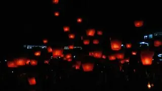 Na lampionach umieszczane są życzenia