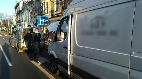 Ukradł paliwo, uciekał przed policją. Zatrzymała go dopiero blokada