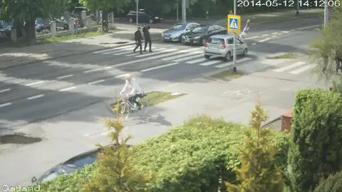 Na oczach policjantów niemal "zmiótł" mężczyznę z przejścia dla pieszych