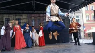 Dworskie obyczaje w centrum miasto