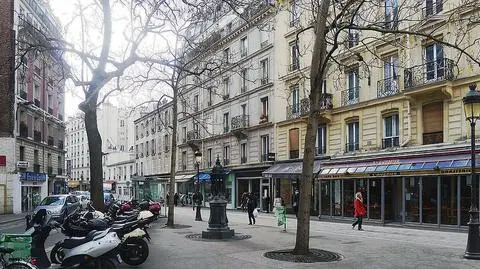 Paryż. Butle z gazem i zapalnikiem pod samochodem w XIX dzielnicy
