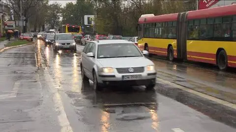 "Chaos, koszmar, tragedia". 
Kierowcy o drodze na cmentarz
