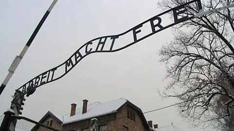 Akt oskarżenia przeciw złodziejom napisu z Auschwitz