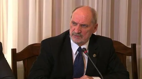 Antoni macierewicz na posiedzeniu komisji obrony