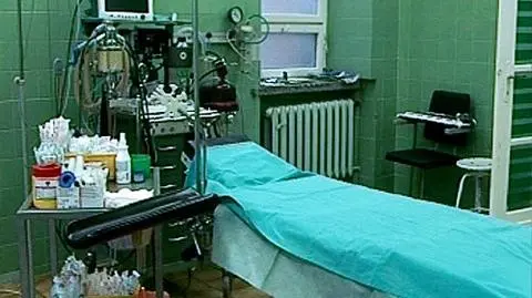 Spadł ze stołu operacyjnego i zmarł