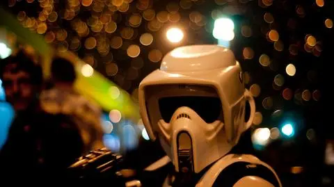 Z bardzo odległej galaktyki 
przybył prosto do Poznania