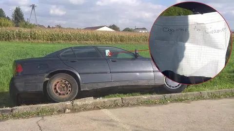 Kaniów. Auto na poboczu, za szybą karta "Ogarnę to wieczorem"