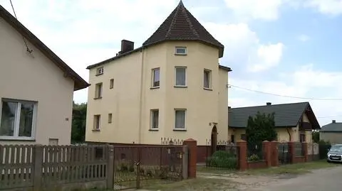 Myszków. Dziecko wypadło z okna