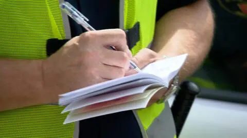 Uczy innych, jak prowadzić auto. "Dał pokaz", jak nie jeździć