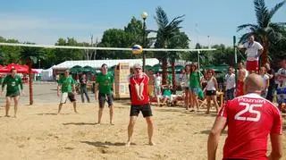 Mecz siatkówki plażowej odbył się przy Arenie